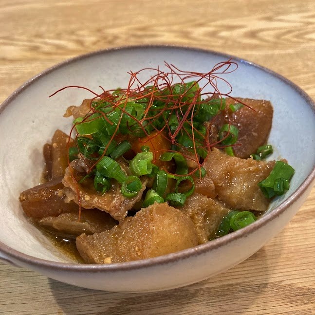 牛すじどて煮（香りが良く、塩カドがない風味豊かなあわせ味噌。）