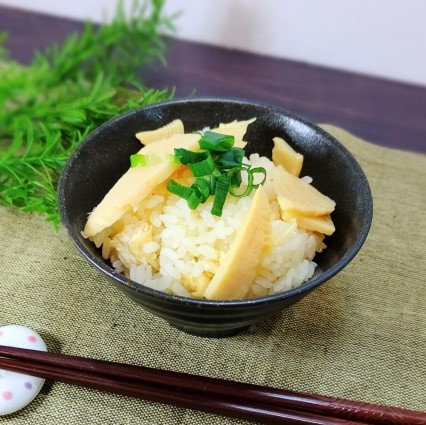 筍ご飯（醤油：白搾り使用。）