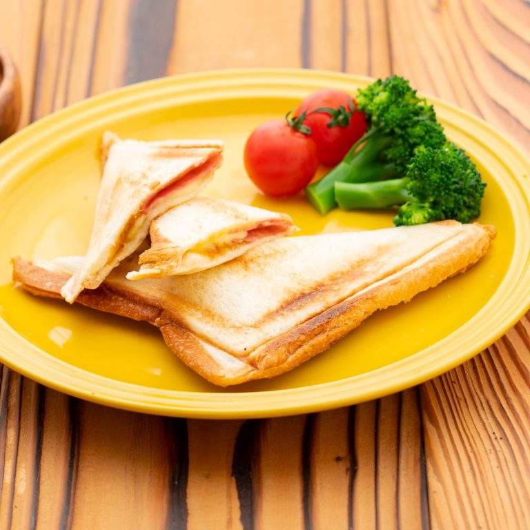 みそチーズホットサンド(丸新本家のあわせ味噌使用、レシピ。)