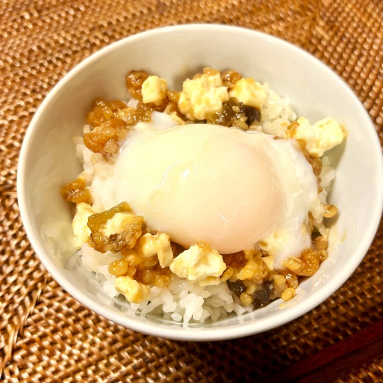 温玉の卵かけご飯（金山寺味噌とクリームチーズで食べる（丸新本家の具だくさん金山寺味噌使用）