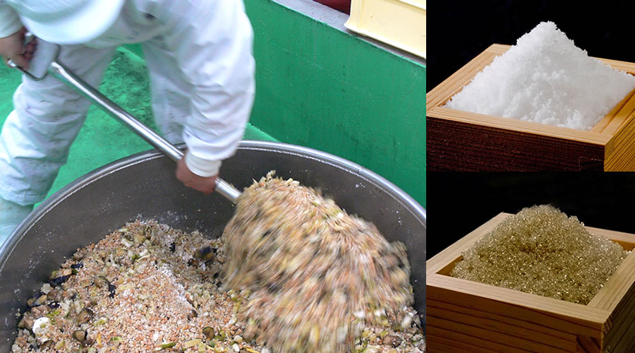 金山寺味噌の材料をまぜているところ